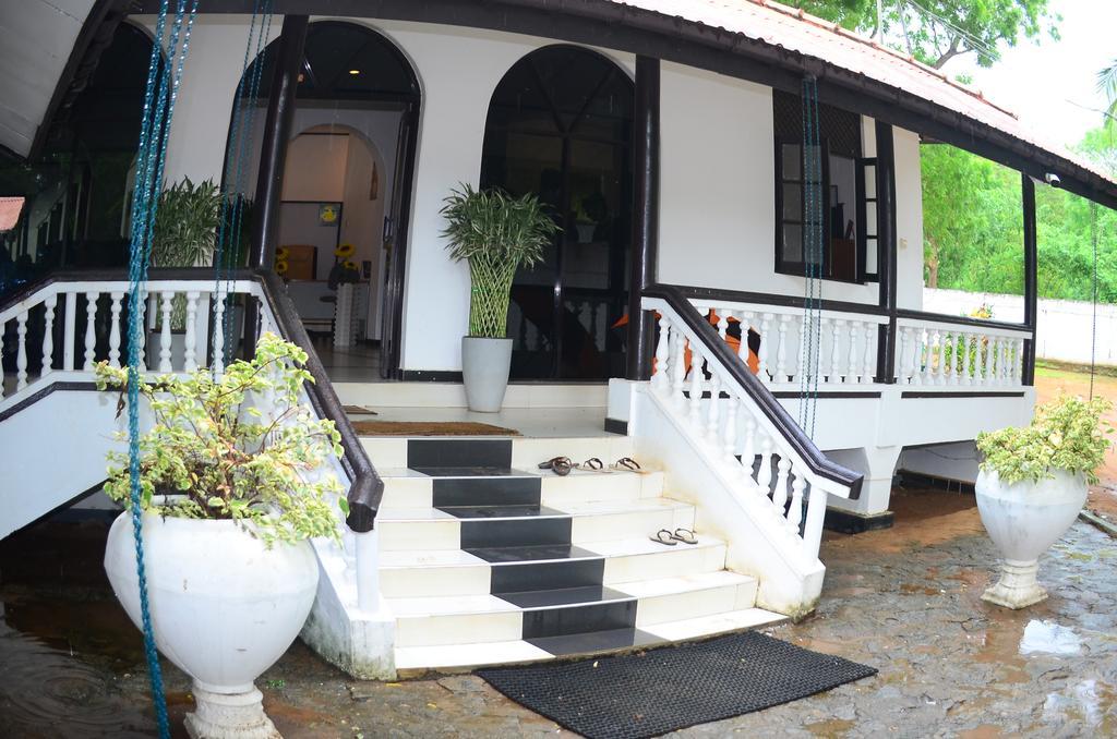 Jayasinghe Holiday Resort Kataragama Extérieur photo